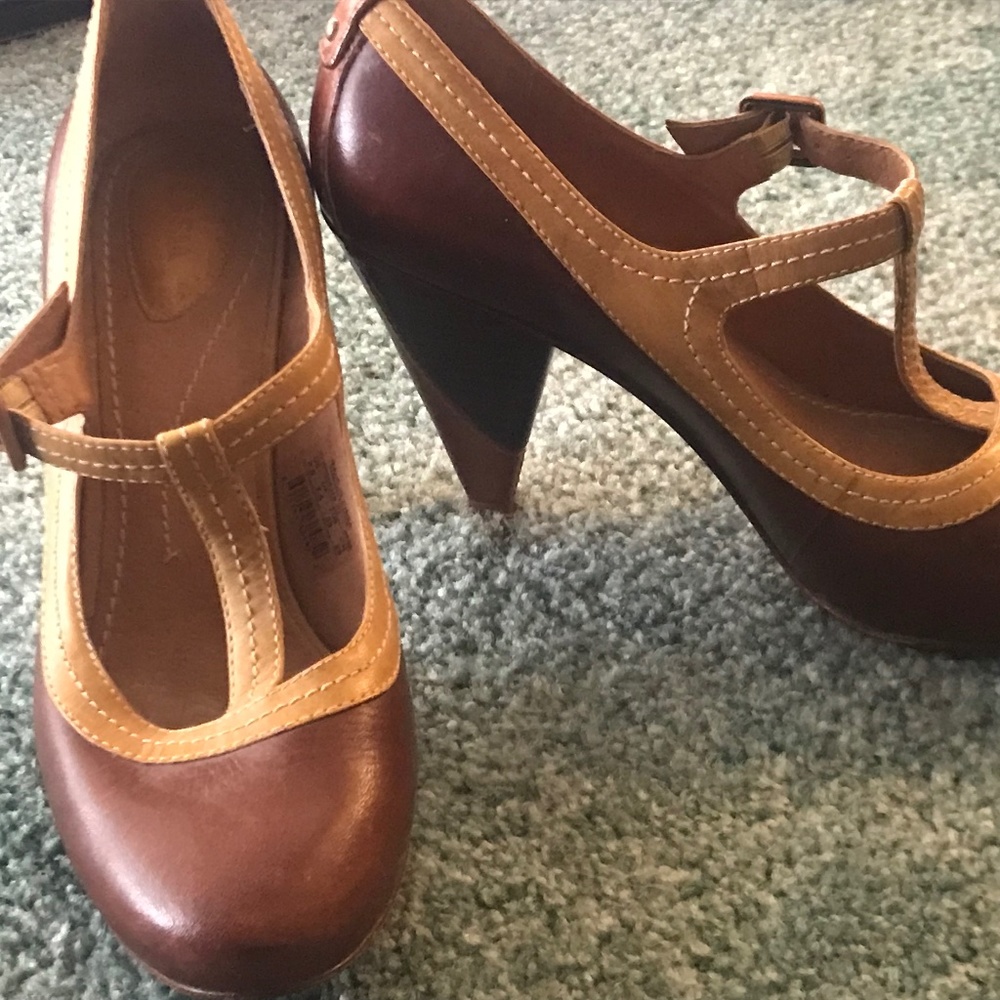 Retro look ladies heels